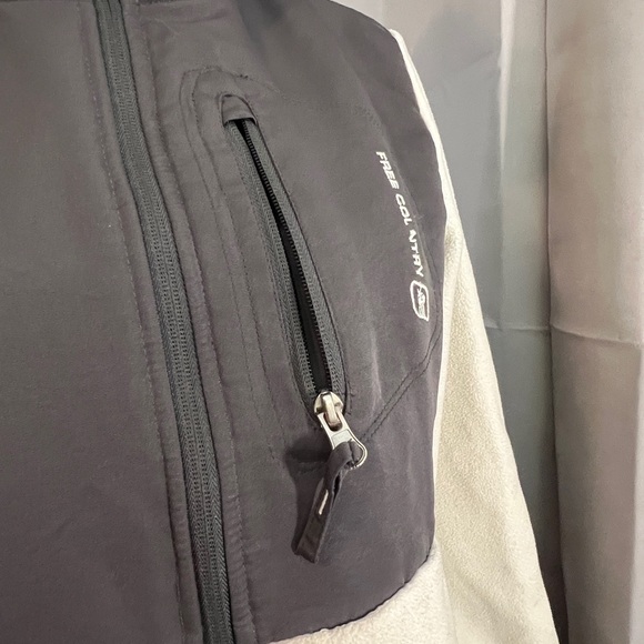 Free Country Fleece Jacket - Cream and Gray colors - Picture 4 of 10